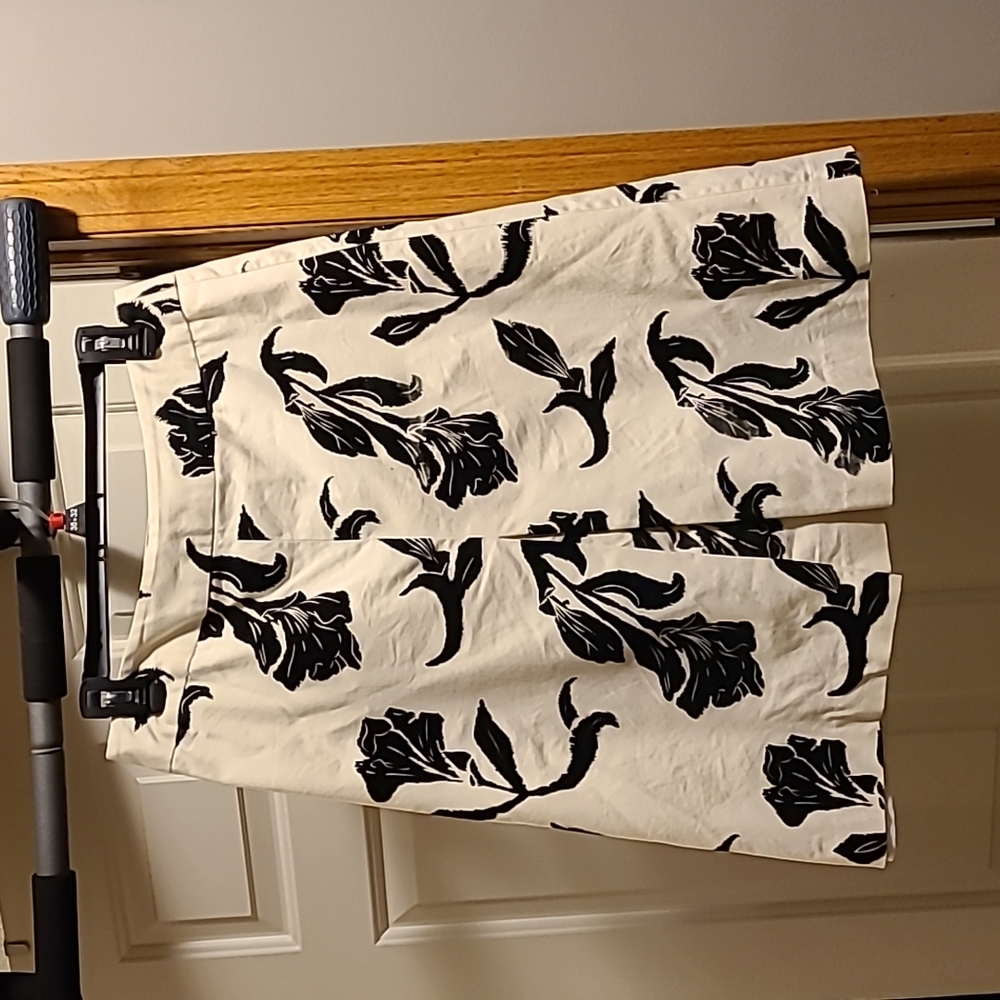 Mid length skirt